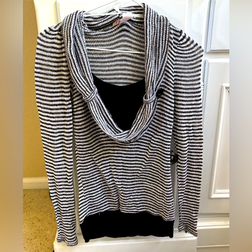 Fashion Magazine Women’s Cowl Pullover